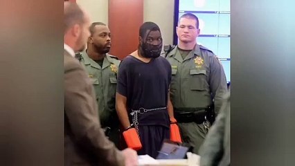 Maske ve zincirle mahkemeye çıkartıldı