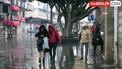 Mersin'de yağışlı hava etkili olmaya başladı, Akdeniz'de hortum çıktı