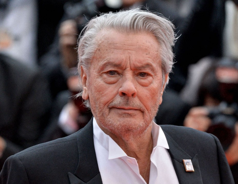 Affaire Alain Delon : l’ex-garde du corps de l’acteur donne de ses nouvelles