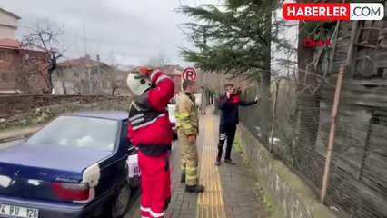 Bartın'da mahsur kalan kedi vatandaşlar tarafından kurtarıldı