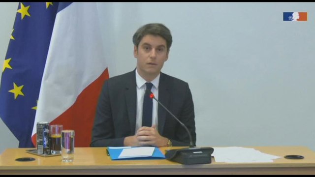 Attal: resterò sempre al fianco del mondo dell'insegnamento