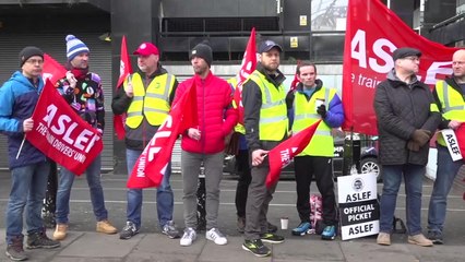 Tube strikes: Aslef drivers to be balloted on possible walkout amid Sadiq Khan 'money train' deal row