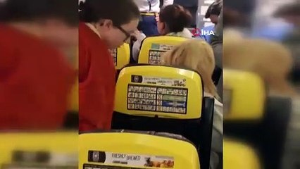 Rezil kaldın alkolün batsın! Yolcuya saldırdı uçağı birbirine kattı
