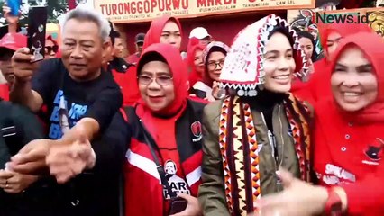 Membeludak! Ribuan Relawan Wanita Sambut Siti Atikoh di Lampung