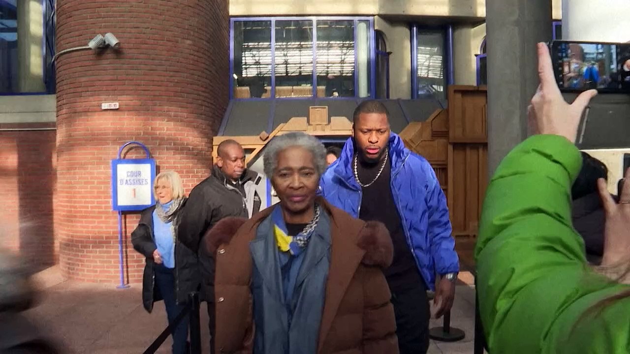 Vergewaltigung mit Schlagstock? Französische Polizisten vor Gericht