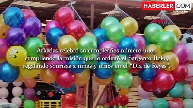 Meksika'ya hediye edilen 'Arkadaş' adlı Alman kurdu doğum gününü çocuklarla kutladı