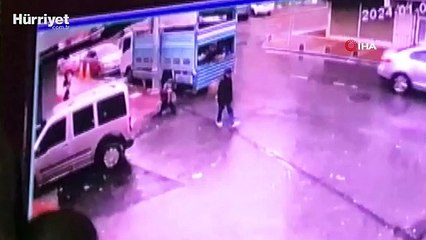 Sultangazi’de kahreden olay... Servis aracının altında kalan çocuk hayatını kaybetti