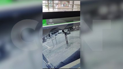 Câmera flagra colisão entre Gol e Honda CG na Rua Antonina