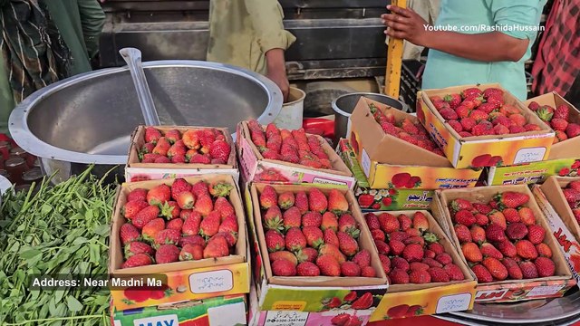 Refreshing Strawberry Milkshake Roadside Crushed Ice Strawberry Juice - Street Food Processing