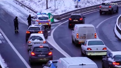 شاهد: موجة صقيع تضرب أوروبا وتعطل حركة المرور في فرنسا