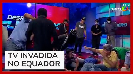 Homens armados invadem estúdio de TV no Equador