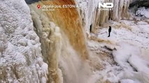 Zauber der Natur: Estlands größter Wasserfall wird zu Eis