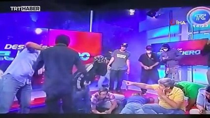 Ekvador'da silahlı grup, canlı yayın sırasında stüdyoyu bastı