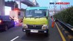 Pecah Ban, Mobil Boks Muatan Es Batu Kristal Terguling di Jaksel