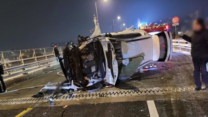 술 취해 '꽝꽝' 들이받고 전복..."면허 취소 수치" / YTN