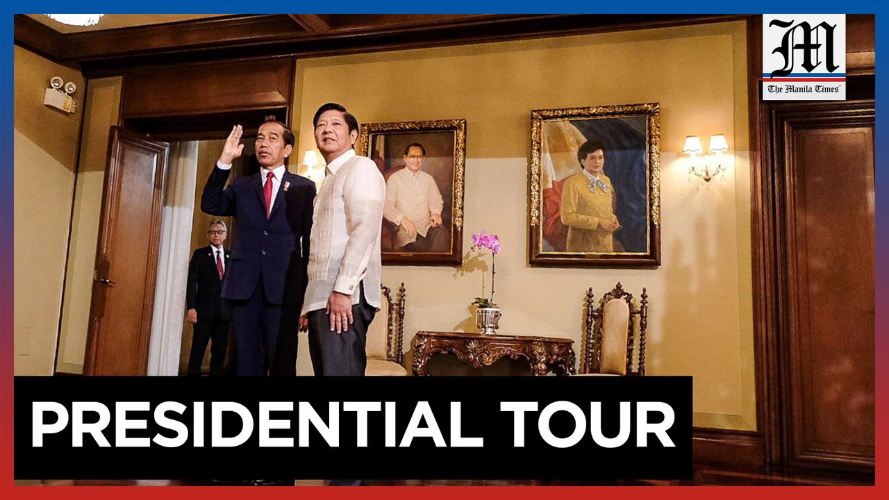 Marcos shows Widodo around Palace