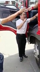 槟城断水96小时！议员亲自派水缓解民众焦虑🚰