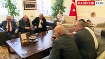 İzmir Büyükşehir Belediye Başkanı Tunç Soyer'e Destek Mesajları Sürüyor