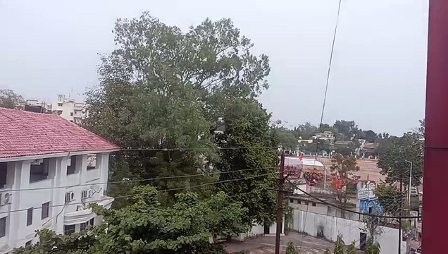 Video: सुबह से ही छाए बादल, आसमान में ऐसा है नजारा
