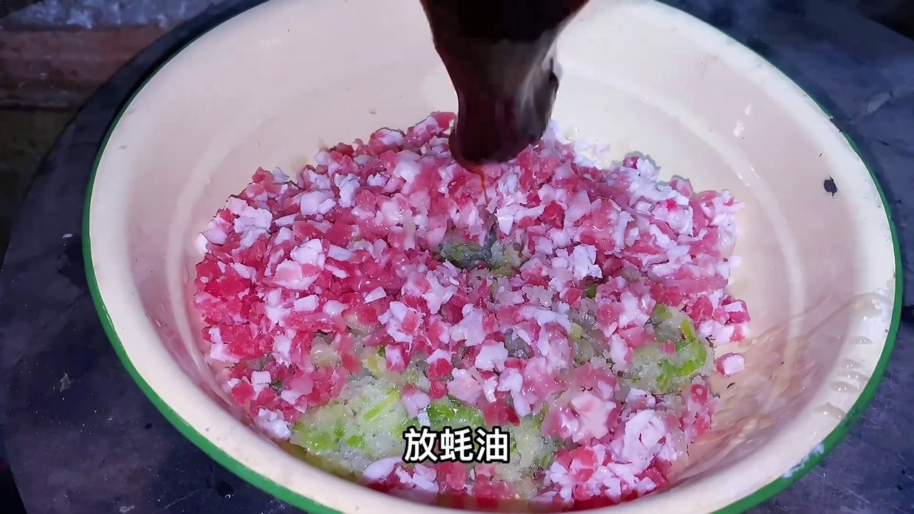 Simple and Cozy: A 60-Year-Old Farmer's Dinner with No Stir-Fried Dishes, Just Eating and Drinking