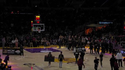 Lakers fan makes incredible half-court shot for $100k