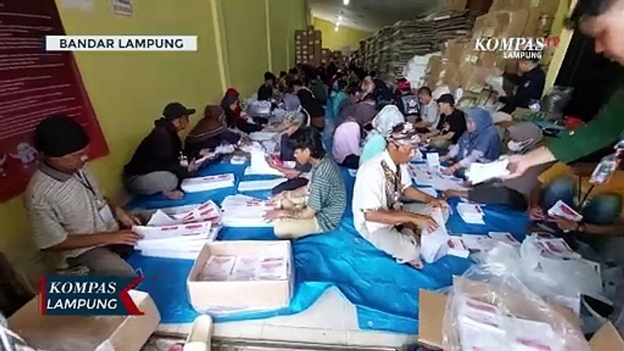 75 Persen Surat Surat Pemilu di KPU Bandar Lampung Selesai Dilipat