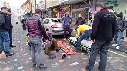 Çatıdan otomobilin üzerine düşen adam kurtarılamayarak hayatını kaybetti