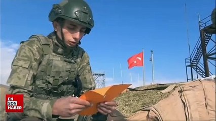 Mehmetçik, ilkokul öğrencilerinin mektuplarını okudu