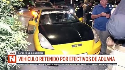 Vehículo detenido por efectivos de la aduana nacional