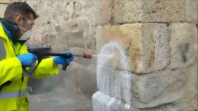 Limpieza de pintadas en las iglesias de Zamora