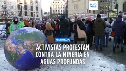 Activistas medioambientales protestan contra la minería en aguas profundas en Noruega