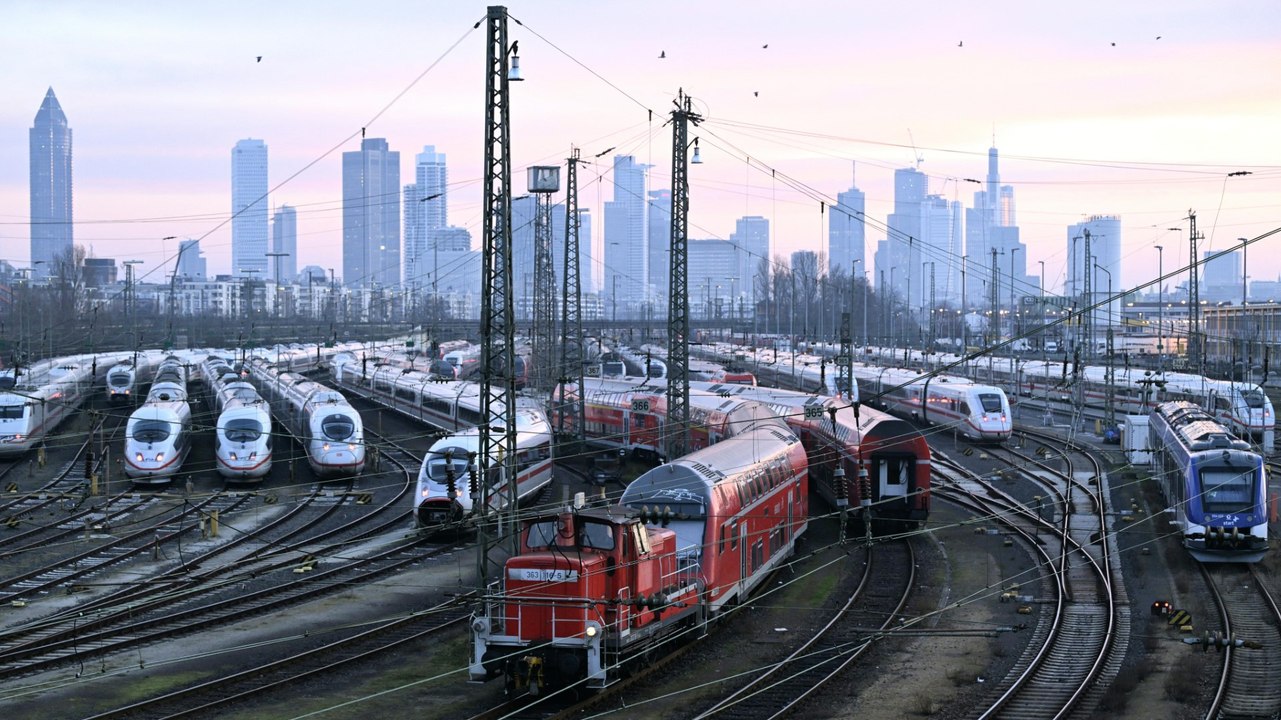 Bahnstreik und Bauernprotest: Harte Geduldsprobe für Pendler in Deutschland