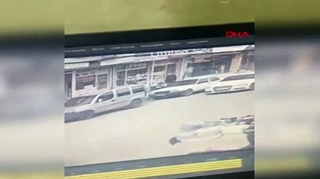 Maskeli soyguncular kuyumcuyu vurup kaçtı! Dehşet anları kamerada