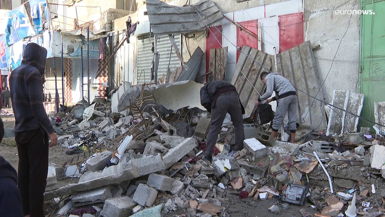 شاهد: 14 قتيلًا فلسطينيًا من بينهم أطفال جراء غارة إسرائيلية على رفح