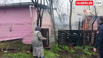 Ahıra kurulan soba nedeniyle yangın çıktı hayvanları telef oldu... Yaşlı kadın sinir krizi geçirdi