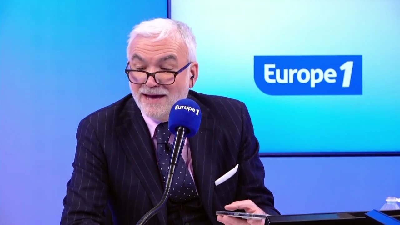 Pascal Praud et vous - «Ça surprend les clients !» : une responsable d'un bureau de poste évoque les nouvelles cabines d'essayage