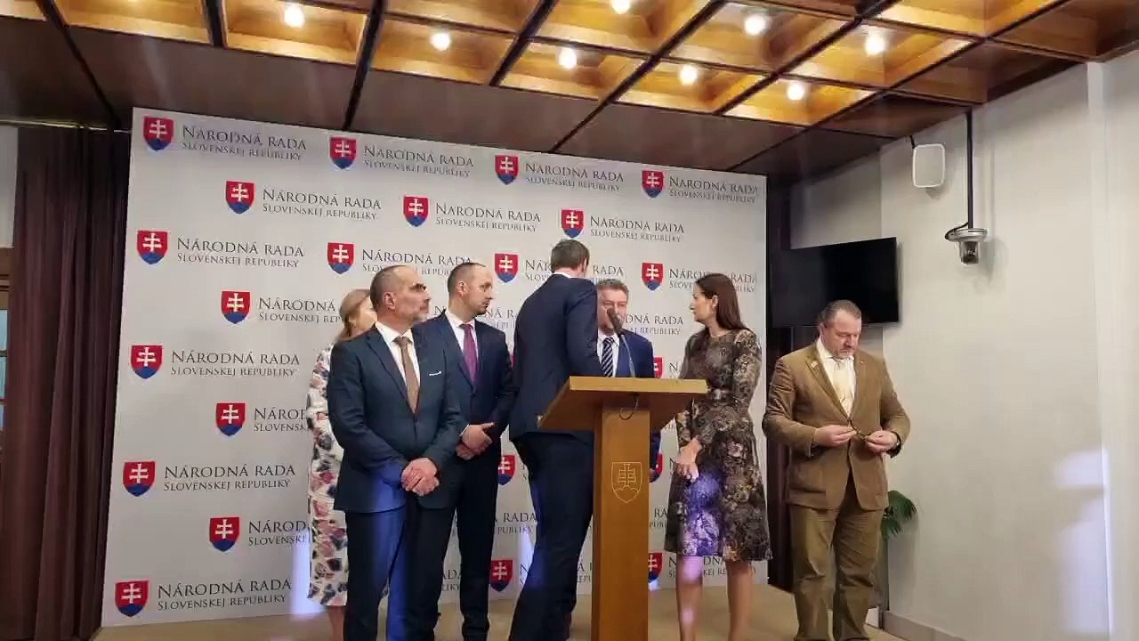 ZÁZNAM: KDH podalo návrh na odvolanie Ľ. Blahu z postu podpredsedu parlamentu