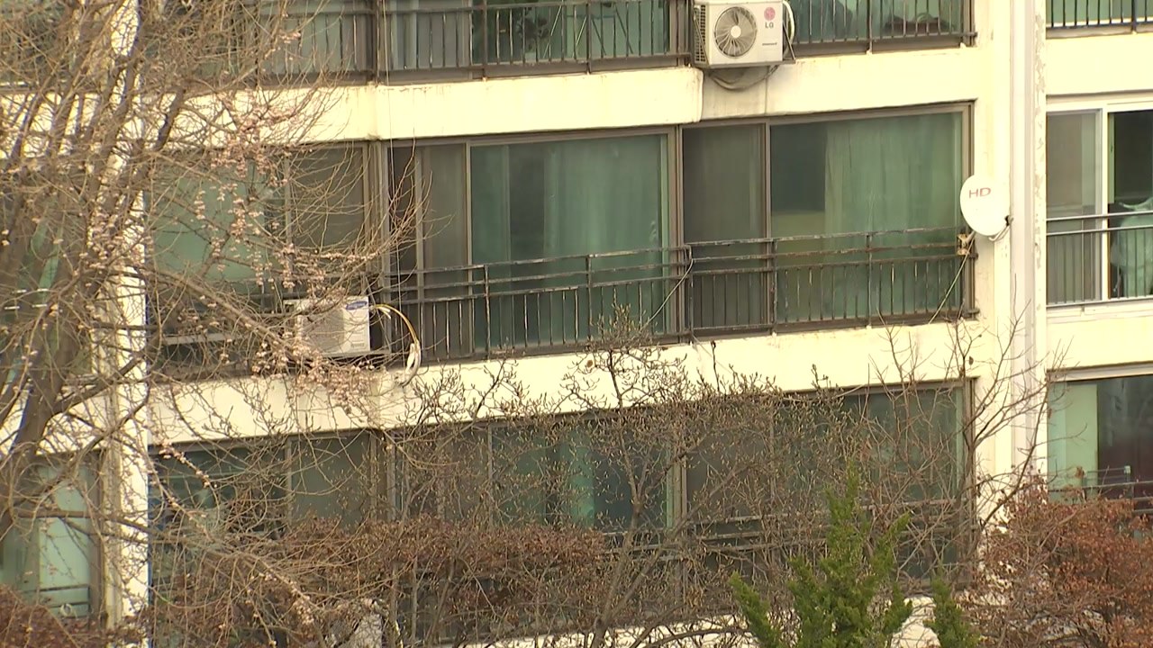 30년 지나면 바로 재건축...소형주택 세 부담 완화 / YTN