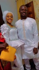 Sadio Mané donne un chaleureux baiser à Aïssa Tamba (VIDEO)