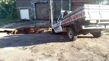 Chuvas provocam erosões, alagamentos e quedas de árvores em várias regiões de Umuarama