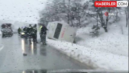 Bilecik'te işçi servisi devrildi, 1 kişi yaralandı