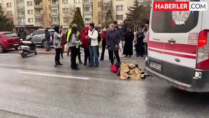 Yolun karşısına geçmek isteyen çocuğa otomobil çarptı
