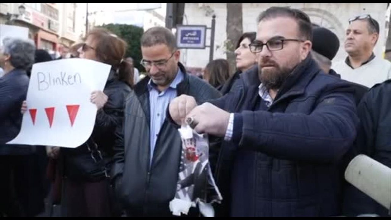 Cisgiordania, a Ramallah marcia di protesta contro la visita di Blinken