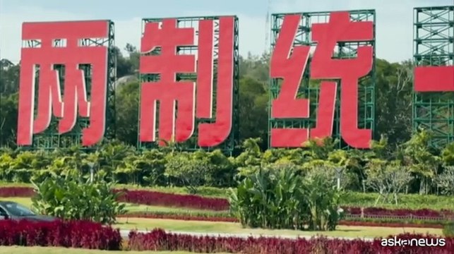 Unificare la Cina , la scritta sullo stretto di Taiwan (lato cinese)