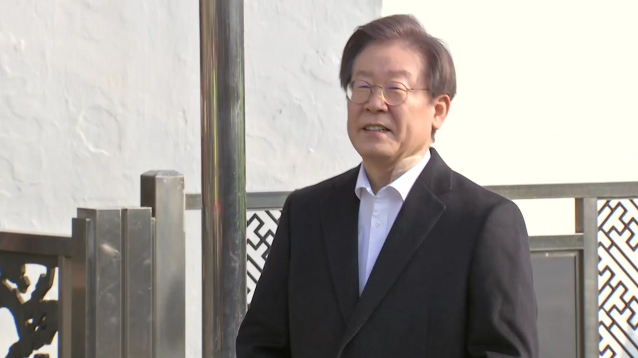 이재명, 8일 만에 퇴원..."전쟁 같은 정치 종식해야" / YTN