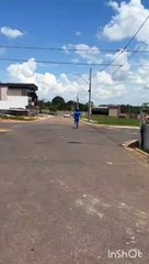 Carro bate contra muro em MT