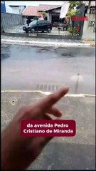 Avenida no São Vicente sofre com alagamentos