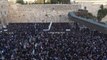 شاهد: تضرّع ودعاء من أمام حائط المبكى.. آلاف الإسرائيليين يصلّون لأجل إطلاق سراح المحتجزين في غزة