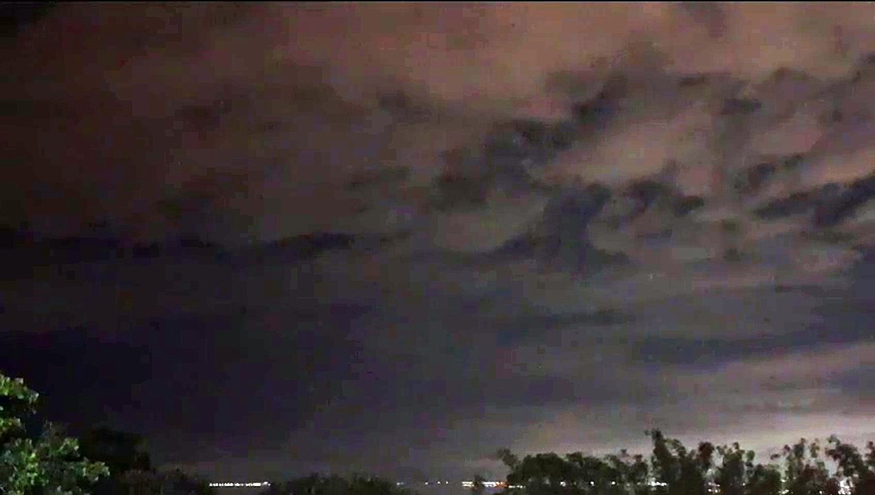 Tempestade de raios impressiona moradores na Grande Florianópolis