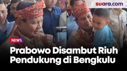 Hadiri Konsolidasi Relawan se-Bengkulu, Prabowo Disambut Riuh Pendukung hingga Gendong Anak Kecil